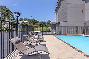 Red Roof Inn & Suites Clinton, MS