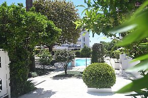 Pazziella Garden & Suites