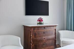 Pazziella Garden & Suites