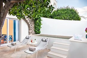 Pazziella Garden & Suites