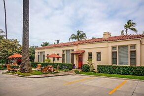 Harbor House Inn