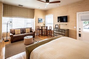 Harbor House Inn