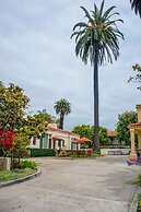 Harbor House Inn