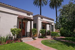 Harbor House Inn