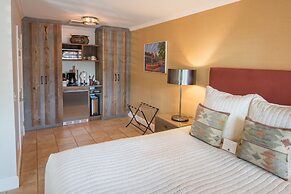 Harbor House Inn