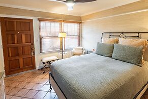 Harbor House Inn