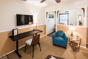Harbor House Inn