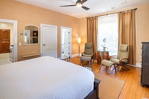 Harbor House Inn