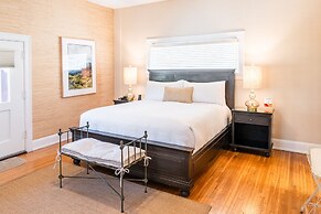 Harbor House Inn