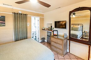 Harbor House Inn
