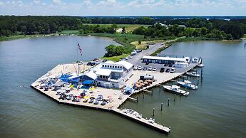 Lowes Wharf Marina Inn