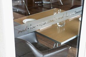 Peppers Seaport Hotel