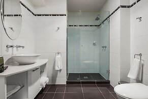 Peppers Seaport Hotel