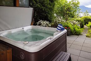 Brentwood Bay Resort & Spa