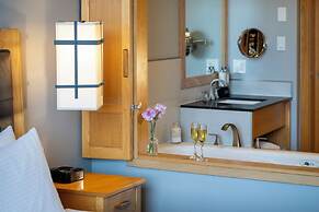 Brentwood Bay Resort & Spa