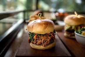 Brentwood Bay Resort & Spa