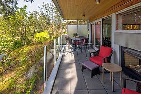 Brentwood Bay Resort & Spa