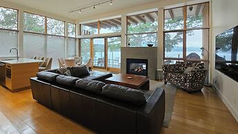 Brentwood Bay Resort & Spa