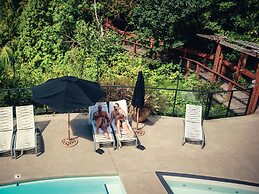 Brentwood Bay Resort & Spa