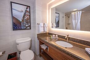 DoubleTree by Hilton Bay City - Riverfront