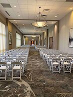 DoubleTree by Hilton Bay City - Riverfront