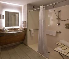 DoubleTree by Hilton Bay City - Riverfront