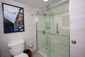 DoubleTree by Hilton Bay City - Riverfront