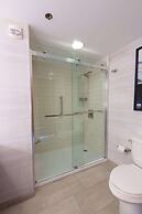 DoubleTree by Hilton Bay City - Riverfront