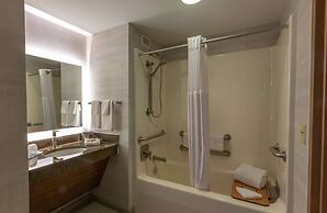 DoubleTree by Hilton Bay City - Riverfront