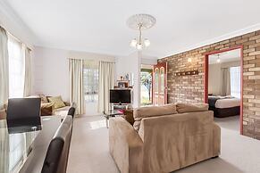 Swansea Cottages & Lodge Suites