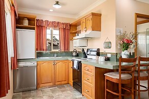 Swansea Cottages & Lodge Suites