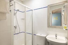 Le Régent Montmartre by Hiphophostels