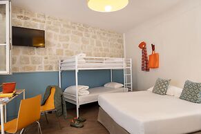 Le Régent Montmartre by Hiphophostels