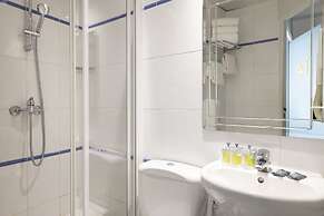 Le Régent Montmartre by Hiphophostels