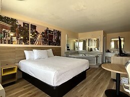 Days Inn by Wyndham Branson near Theatre District