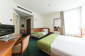 Airport Hotel
