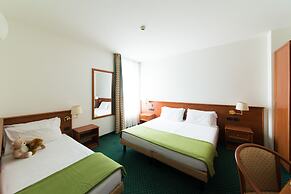 Airport Hotel