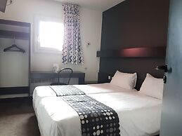 Brit Hotel Baillet en France