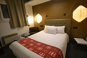 Brit Hotel Baillet en France