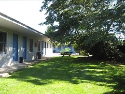 Captains Quarters Motel & Conference Center