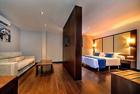 Occidental Pueblo Acantilado