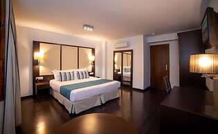 Occidental Pueblo Acantilado