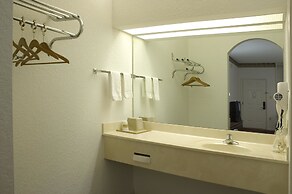 Budget Host, Hempstead Inn