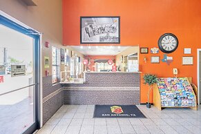 Super 8 by Wyndham San Antonio/Riverwalk Area