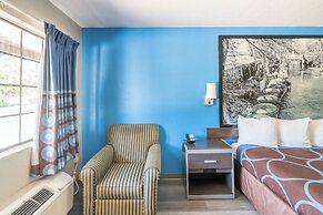 Super 8 by Wyndham San Antonio/Riverwalk Area