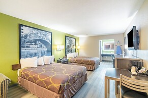 Super 8 by Wyndham San Antonio/Riverwalk Area