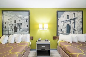 Super 8 by Wyndham San Antonio/Riverwalk Area