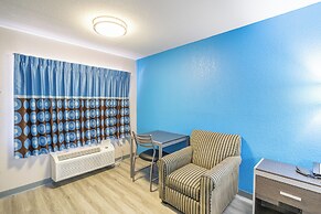 Super 8 by Wyndham San Antonio/Riverwalk Area