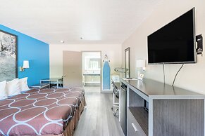 Super 8 by Wyndham San Antonio/Riverwalk Area