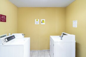 Super 8 by Wyndham San Antonio/Riverwalk Area